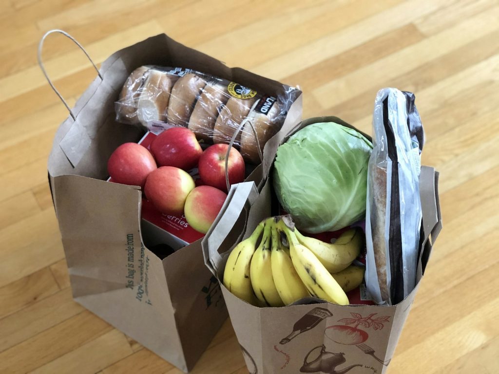 Sac de courses avec fruits et légumes livré à domicile par Rends-moi un service
